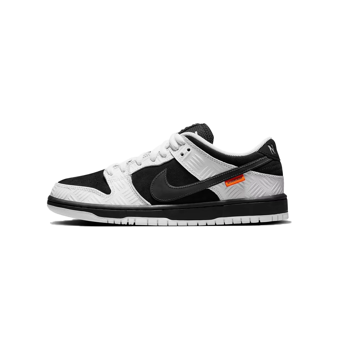Nike SB Dunk Low TIGHTBOOTH