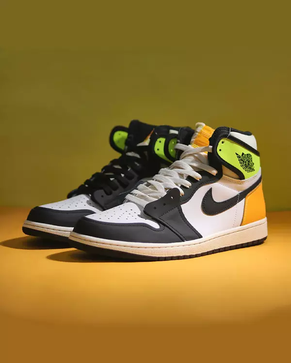 JORDAN 1 RETRO HIGH WHITE BLACK VOLT UNIVERSITY GOLD