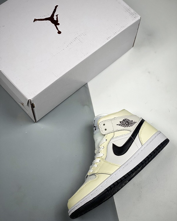 JORDAN 1 MID COCONUT MILK (W)