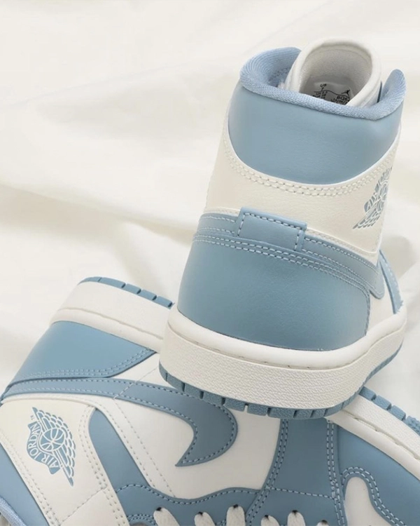 Jordan 1 Mid UNC (2022) (W)