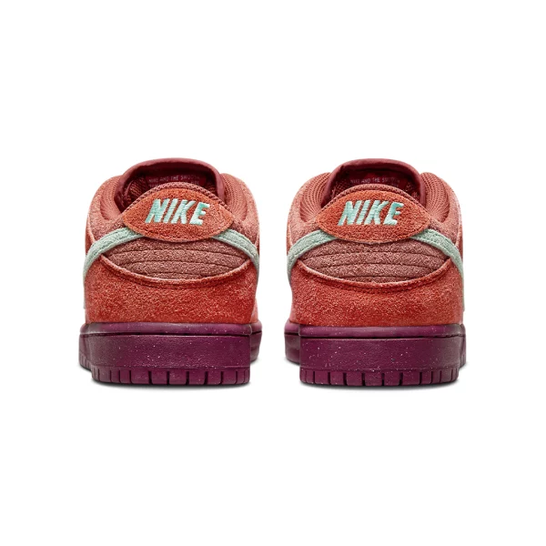 Nike SB Dunk Low Mystic Red